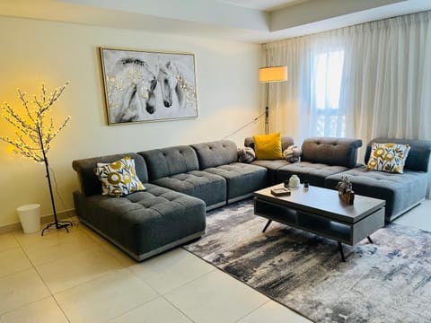 Balqis Residense Palm Jumeirah,Pool, Beach, Top floor, Full sea view, Restaurants Apartment in Dubai