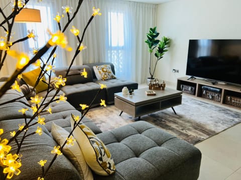 Balqis Residense Palm Jumeirah,Pool, Beach, Top floor, Full sea view, Restaurants Apartment in Dubai