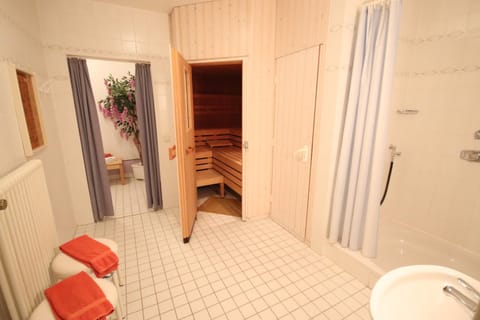 Sauna, Internal: Not applicable to any particular room