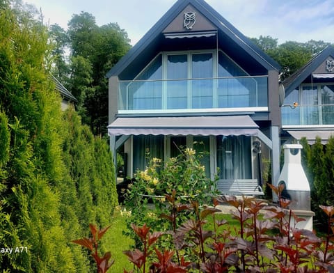 Property building, Spring, Day, Garden, Garden view