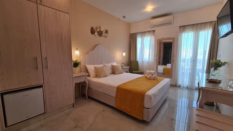 Bed, Photo of the whole room, Decorative detail, Bedroom