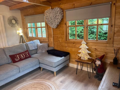 Caban Y Tan Dderwen with private Wood Fired Hot Tub Chalet in Wales