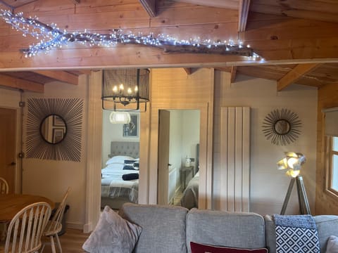 Caban Y Tan Dderwen with private Wood Fired Hot Tub Chalet in Wales