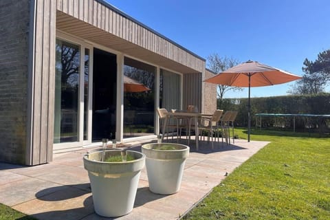 Property building, Balcony/Terrace, Balcony/Terrace