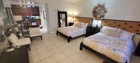 Little Harbor Resort #507 Tampa Bay FL Beach, Riverview Romance Apartment in Ruskin