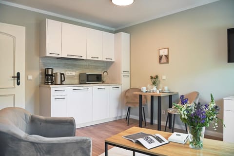 Kitchen or kitchenette, Seating area, Dining area