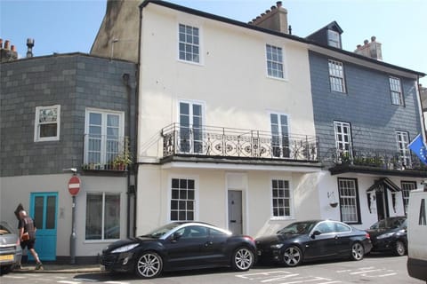 Property building, Neighbourhood