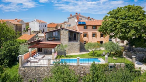 Property building, BBQ facilities, Garden, Balcony/Terrace, Seating area, Swimming pool