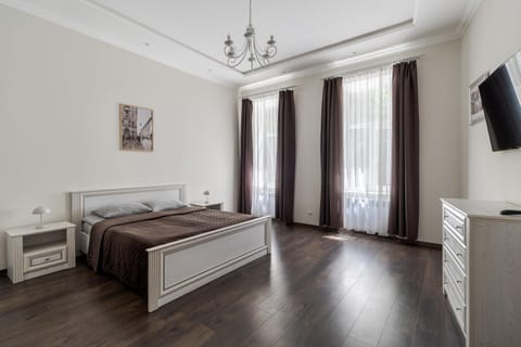 Bed, TV and multimedia, Photo of the whole room, Bedroom