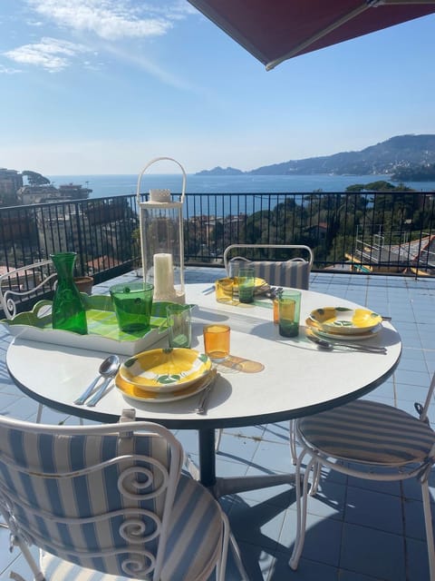 Balcony/Terrace, Food and drinks, Food