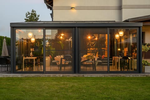 Property building, Patio, Garden, Living room, Seating area, Dining area, Garden view