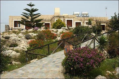 Facade/entrance, Area and facilities