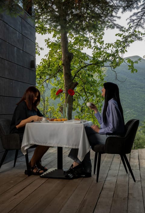 Restaurant/places to eat, Restaurant/places to eat, People, Balcony/Terrace, Guests, Mountain view, Breakfast, Lunch, Dinner