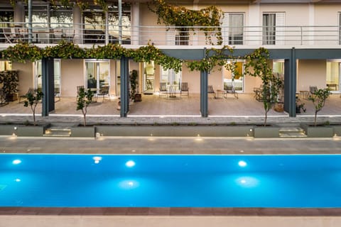 Property building, Day, Garden, Balcony/Terrace, Pool view, Swimming pool, Swimming pool