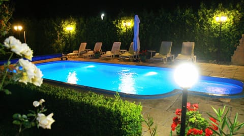 Swimming pool, Swimming pool