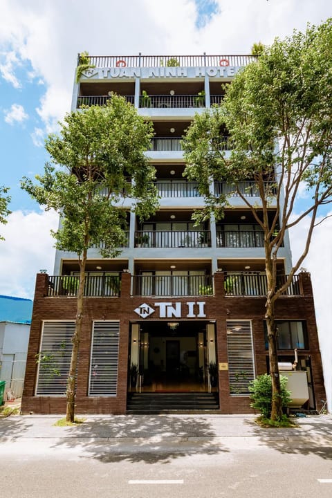 Property building, Day