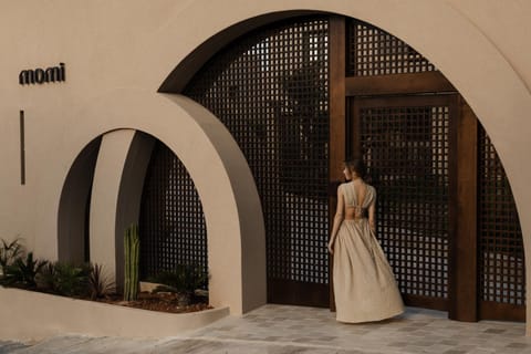 Facade/entrance