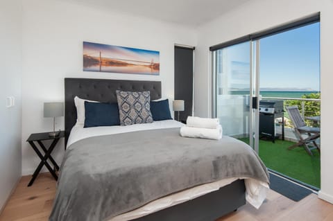 Bed, View (from property/room), Bedroom, Sea view