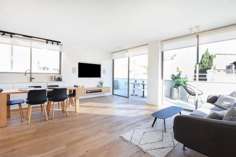 TV and multimedia, Living room, Dining area