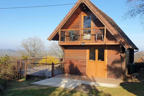 3 Bedroom Lodge over looking Lake Dathee & Golf Course Chalet in Normandy