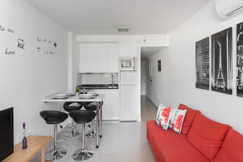 Kitchen or kitchenette, Living room, Dining area