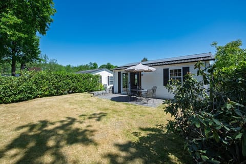 Property building, Spring, Day, Natural landscape, Garden, Garden view