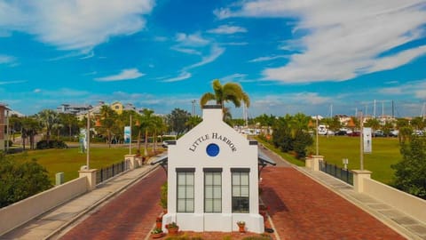 Beautiful New Luxury Townhome with Private Beach and Swimming Pools House in Ruskin