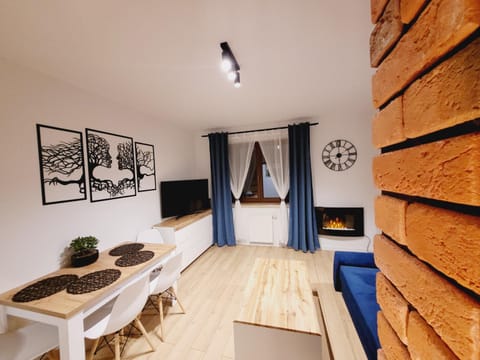 Communal lounge/ TV room, TV and multimedia, Living room, Seating area, Dining area, Evening entertainment