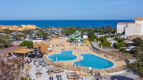 Activities, Pool view, Swimming pool, sunbed