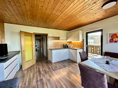 TV and multimedia, Kitchen or kitchenette, Dining area
