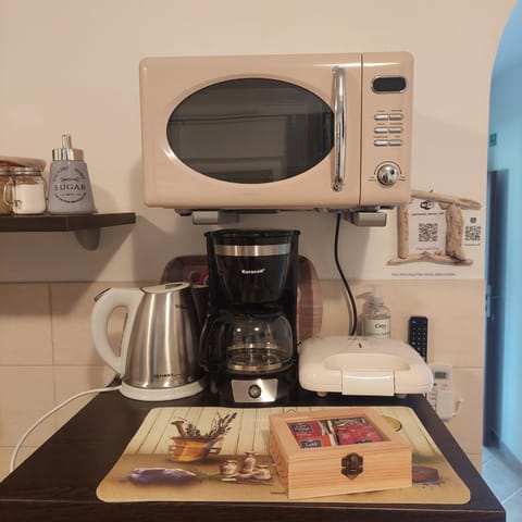 Coffee/tea facilities, toaster