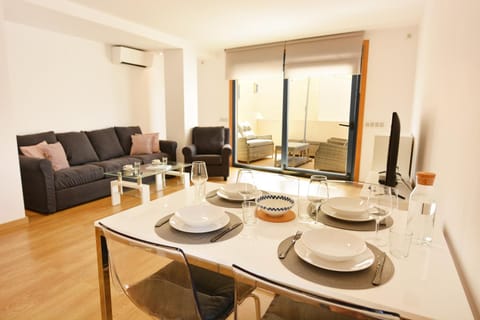Living room, Seating area, Dining area, air conditioner