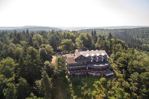 Bird's eye view, Area and facilities