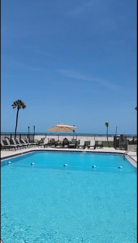 Beach, Swimming pool, sunbed