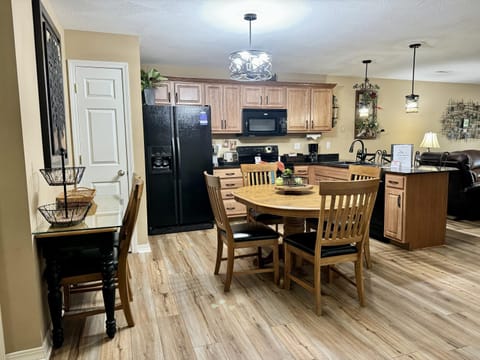 Lakefront Condo A-3 Apartment in Ridgedale