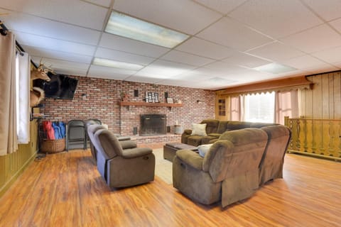 Serene Saxton Lodge 7 Mi to Lake Raystown! House in Raystown Lake