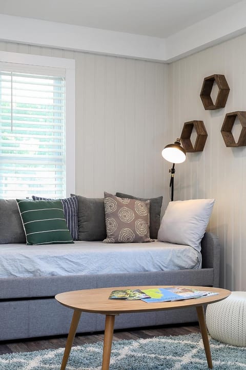 Modern Duplex Downtown AC Walkable House in Traverse City