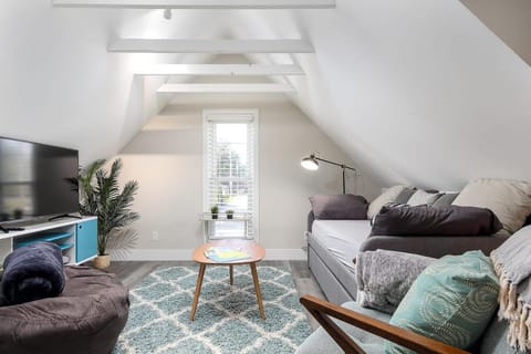 Modern Duplex Downtown AC Walkable House in Traverse City