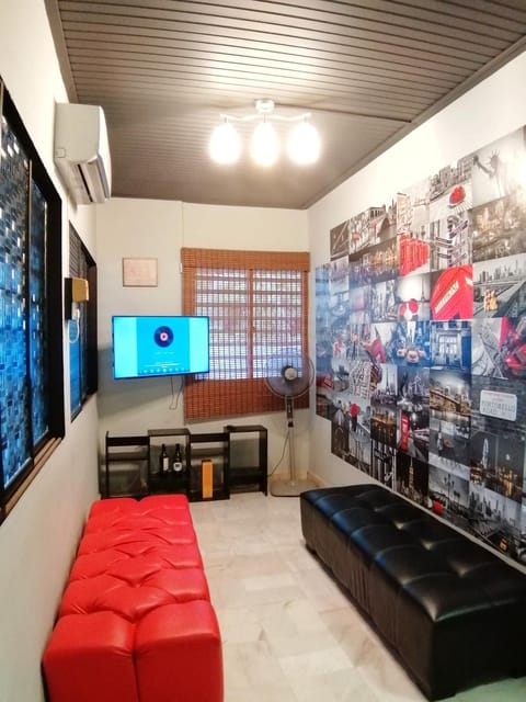 TV and multimedia, Living room, Lobby or reception, Seating area