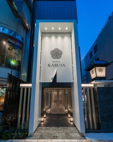 Facade/entrance, Night