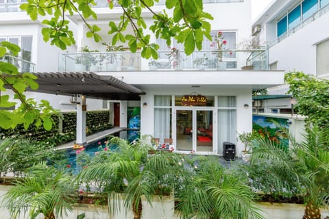 Property building, Facade/entrance, Garden