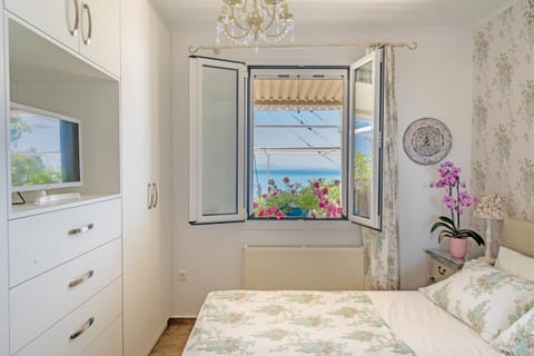 Bed, Bedroom, Sea view
