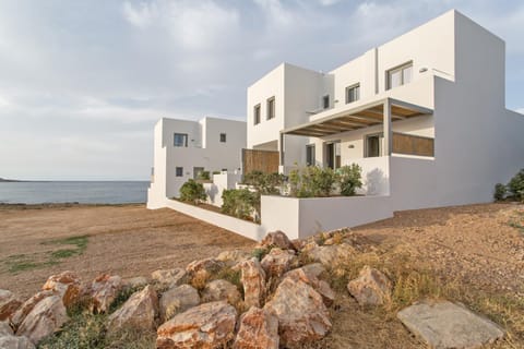 Property building, Facade/entrance, Natural landscape, Sea view
