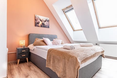 Bed, Bedroom, towels, air conditioner