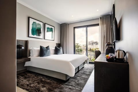 Bed, Coffee/tea facilities, City view