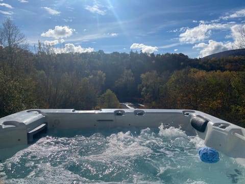 Day, Natural landscape, Hot Tub, Mountain view