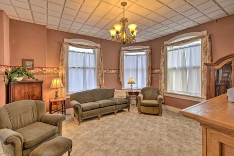 Pet-Friendly Apt Walk to Missouri River! Apartment in Yankton