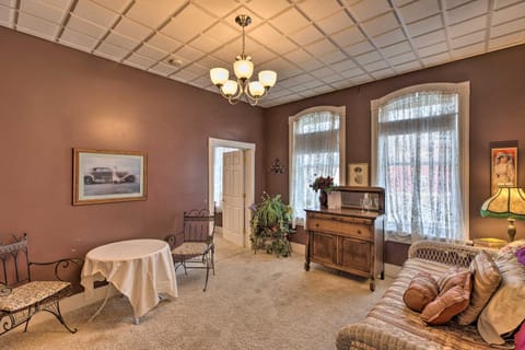 Pet-Friendly Apt 2 Blocks to Riverside Park! Apartment in Yankton