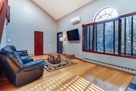 Lake Access and Private Hot Tub at Poconos Home! House in Kidder Township