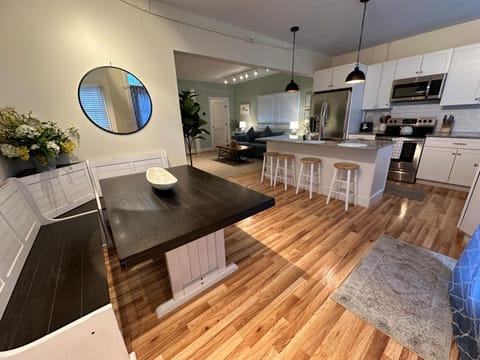 86 Dr Marcus House - Popular Broadway Area House in Newport